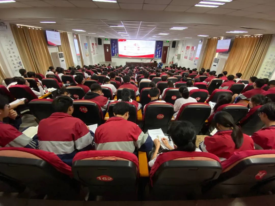 【团学动态】——区职校团校开展“学习二十大·永远跟党走”第十五期团课培训第五讲——红色记忆弘扬长征精神 浴血百年路弘扬新征程