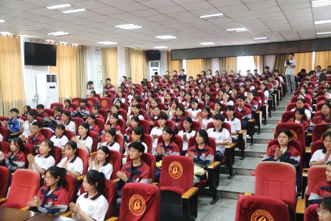 致初心 战未来——校学生会第二学年度工作总结暨表彰大会
